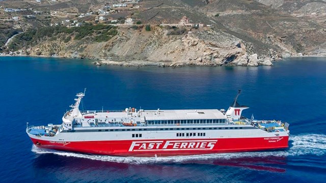 “Δεμένα” την Τετάρτη 5 Φεβρουαρίου τα πλοία  “Fast Ferries Andros” και  “Blue Star 1”