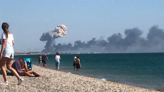 Πόλεμος στην Ουκρανία: Μπαράζ εκρήξεων σε ρωσική αεροπορική βάση στην Κριμαία
