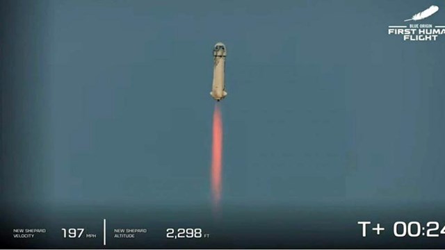 Tο διαστημικό ταξίδι του Tζεφ Μπέζος: Live η εκτόξευση