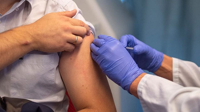 Δημοσίευμα του Σωτήρη Τσιόδρα για το τι ισχύει με τις θρομβώσεις από το εμβόλιο του κορωνοϊού