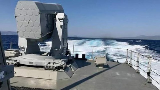 O «Καραθανάσης» φορτώθηκε με EXOCET (εικόνες)