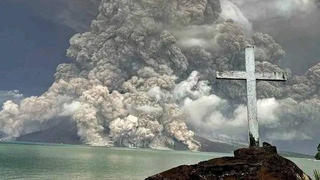 Το ηφαίστειο Ρουάνγκ εξερράγη στην ινδονησιακή επαρχία Βόρειο Σουλαουέζι(video)