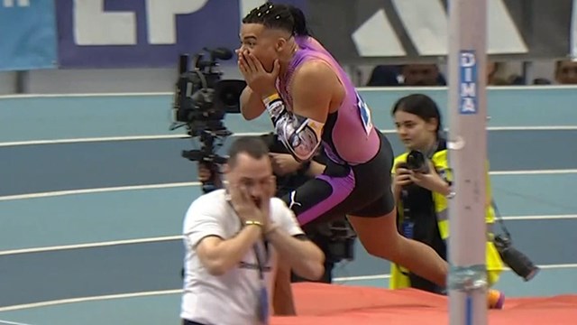 Τρέλανέ μας ρε Μανόλο: Πέρασε τα 6,17μ. και έγραψε ιστορία με τη 2η κορυφαία επίδοση όλων των εποχών ο Καραλής! (video)