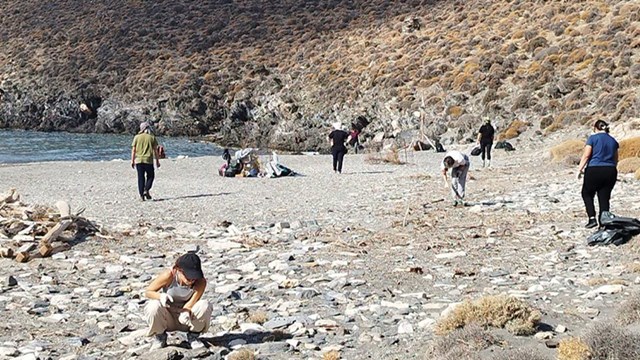 Καθαρίστηκαν οι παραλίες της Απάνω Μεριάς