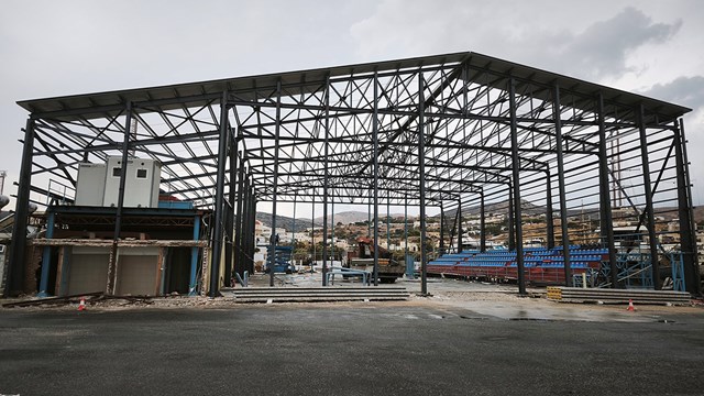 Ξεκίνησε η τοποθέτηση των πάνελ στο "Γιάννης Γουλανδρής"