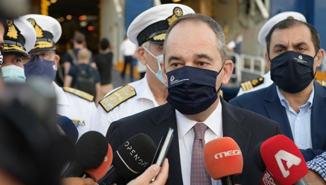 Γιάννης Πλακιωτάκης: Φοράτε μάσκα στους εσωτερικούς χώρους των πλοίων και σε ανοιχτούς με συνωστισμό