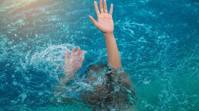 Τραγωδία στη Σύρο: 70χρονη γυναίκα πνίγηκε σε κολπίσκο του Μέγα Γιαλού