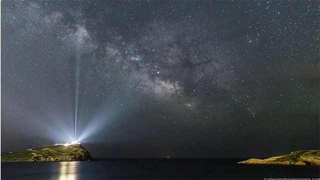 Η εκπληκτική φωτογραφία της NASA που ο ναός του Σουνίου «φωτίζει» όλο τον Γαλαξία