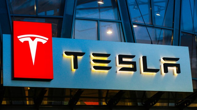 Έρχεται η Tesla στην Ελλάδα με pop-up κατάστημα στην Αθήνα