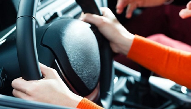Αναγνώριση της προσπάθειας για την αντιμετώπιση των καθυστερήσεων στο Τμήμα Αδειών Οδήγησης Σύρου