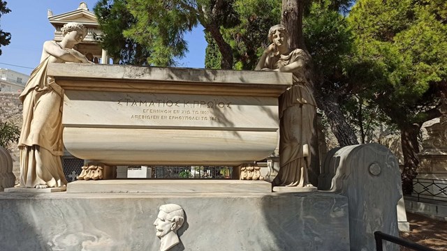 Σύρος: "Τα ταφικά μνημεία κινδυνεύουν με αφανισμό"