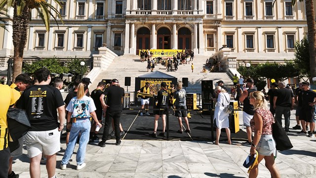 Η Σύρος στα «κιτρινόμαυρα»: Ο «Δρόμος του Νικητή» στην Πλατεία Μιαούλη και pyroshow στην Αζόλιμνο (video)