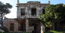 Το κόκκινο σπίτι στη Σύρο